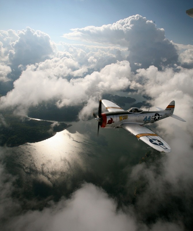 johnpshoffner's tweet photo. One of my favorite planes to fly, the Republic P47-D Wicked Wabbit. I've had this plane since 1997 and it's always a thrill. Out of the more than 15,000 built in WW2, there are about 12 remaining today. #WW2plane https://t.co/gd8qwEOE1E