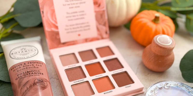 TheR3bloom's tweet photo. #Ad ✨I share tips about vegan beauty &amp; my @BootsUK capsule collection.🧴🐰💗#VeganBeauty101 
#VeganUK #VeganBeauty #VeganMakeup #UKVegan #VeganUK @BloggersTribe #BloggersTribe 

https://t.co/Exh26A5LKu https://t.co/uYMrPVCis6
