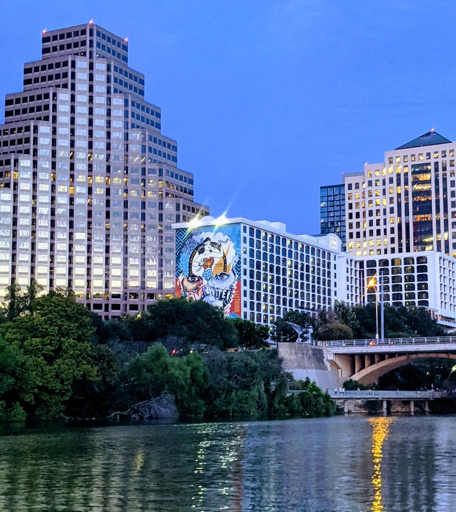 onlygracie's tweet photo. More Austin shots. Taken from the Colorado River ( he one on Texas) also known as Lady Bird Lake. Bat cruise to see the Mexican Free Tail Bats waking up for the night. They sleep under the bridge, known now as the Bat Bridge #Austin #Batbridge #Mexicanfreetailbats https://t.co/FM3fefrVYh
