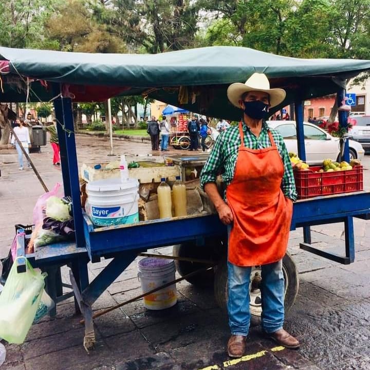 LaPiqueria's tweet photo. ¡Es #Miércoles  y Don Javier ya trajo el #aguamiel! 
Bebida sin alcohol de tradición milenaria, todo nuestro #pulque en #2x1 ¡todo el día! 🤤 🤤
Tenemos #PulqueNatural, una amplia selección de #pulquecurado y nuestra famosa #pulcada (pulque + #mezcal + jugo de fruta). 
#Salud https://t.co/kTVQBLyQs6