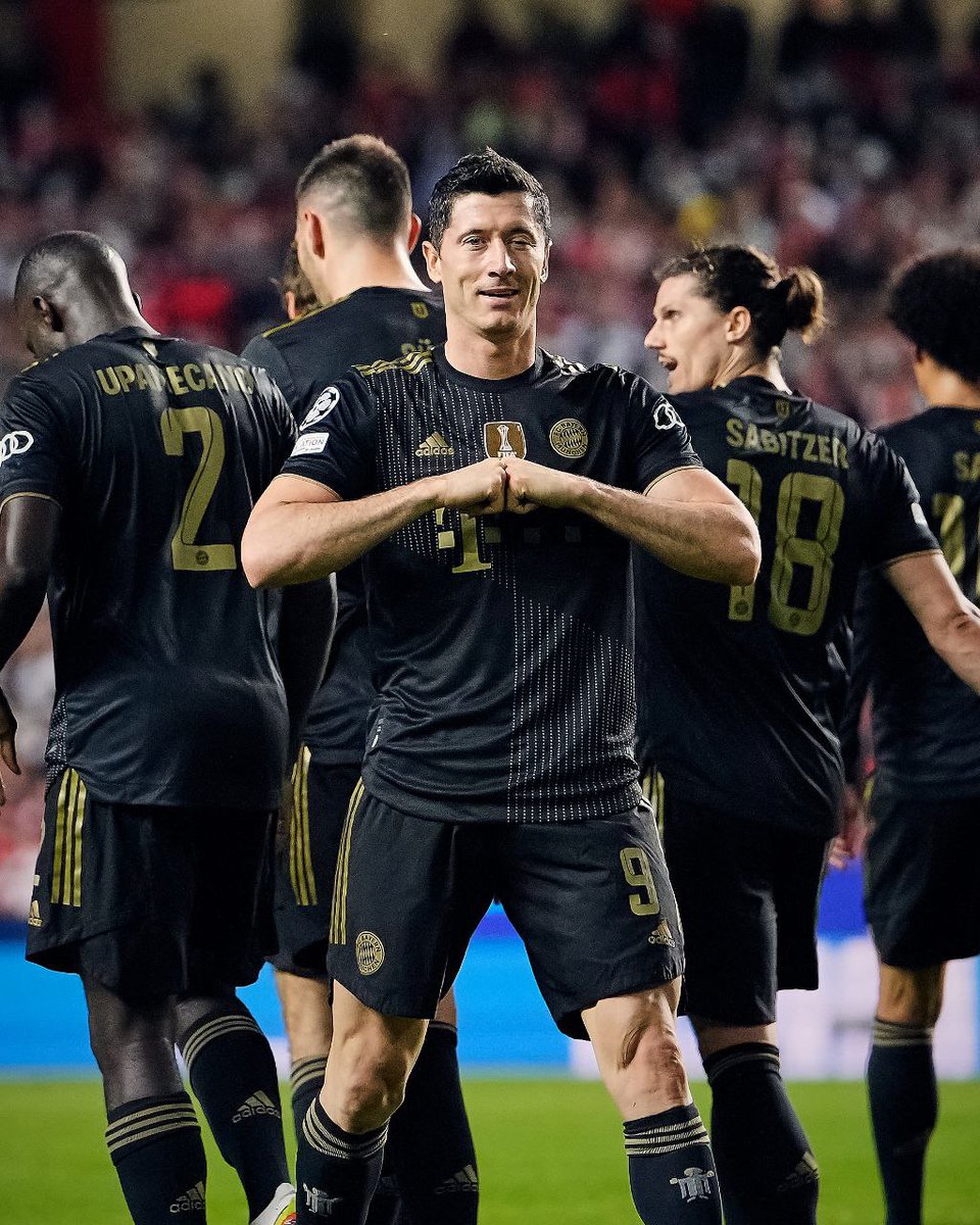 goaline360sport's tweet photo. A record 20 Champions League away games in a row without defeat for Bayern after a 4-0 win over Benfica tonight. They last lost vs. PSG in 2017
#UCL #GOALINESPORTS #MATCHDAY #bayernmunich #lewandowski #benfica https://t.co/pr1l3h7AFC