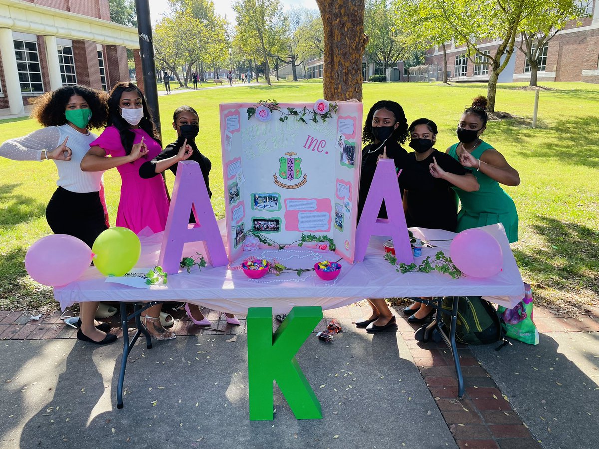 AlphaPsi_1932's tweet photo. Happy Skee Week from the AwesomelΨ Sophisticated Ladies of Alpha Psi. 💕💚

We were so happy to see you all at courtyard today. Don’t forget we still have some pretty events coming up this week. Can’t wait to see you all there!! https://t.co/2xtXLeoWRG