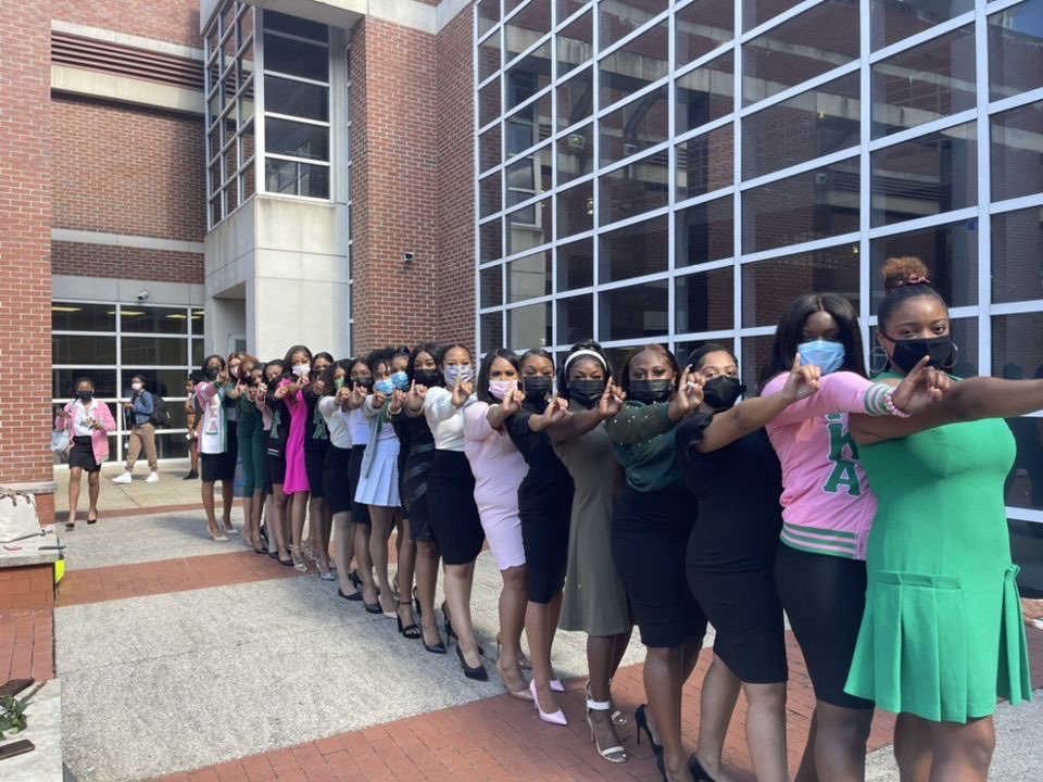 Happy Skee Week from the AwesomelΨ Sophisticated Ladies of Alpha Psi. 💕💚

We were so happy to see you all at courtyard today. Don’t forget we still have some pretty events coming up this week. Can’t wait to see you all there!!