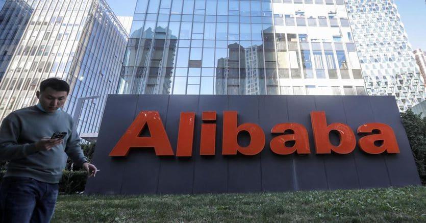 sole24ore's tweet photo. 🔸 #Alibaba tenta il blitz nella guerra dei #chip: al decollo il #microprocessore fatto in casa https://t.co/Unoh99IDw0 https://t.co/19lNTownUb