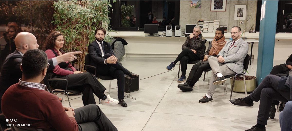 LakhloufiY's tweet photo. Belle soirée d'échanges à Forest ce soir autour du thème du mieux vivre, des enjeux de l'emploi, de l'enseignement et des jeunes.
#MRForest @JeunesMRBxl @MR_officiel https://t.co/vXg8cZsWFQ