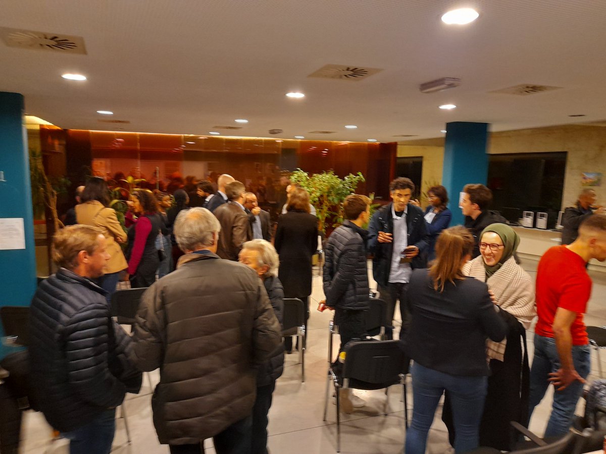 LakhloufiY's tweet photo. Belle soirée d'échanges à Forest ce soir autour du thème du mieux vivre, des enjeux de l'emploi, de l'enseignement et des jeunes.
#MRForest @JeunesMRBxl @MR_officiel https://t.co/vXg8cZsWFQ
