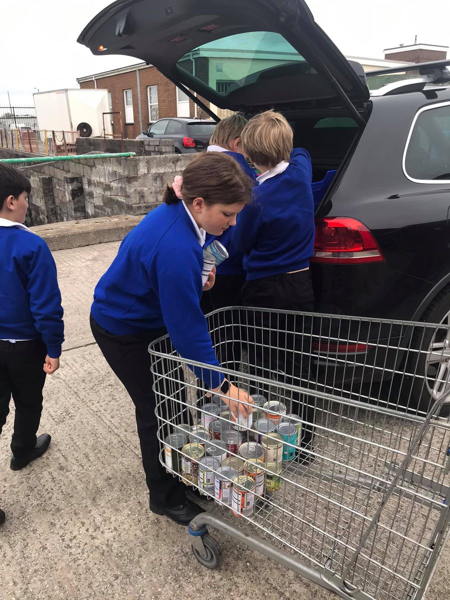 TroonSchool's tweet photo. Thank you for all your harvest donations🙏 We visited the CPR Food Bank to deliver our tins, packets &amp; jars. The kind manager Ray gave us a tour of the warehouse and explained how the food is picked and delivered to those in need. Thanks @CPRFoodBank for doing an amazing job😀 https://t.co/O4jYodFMpZ