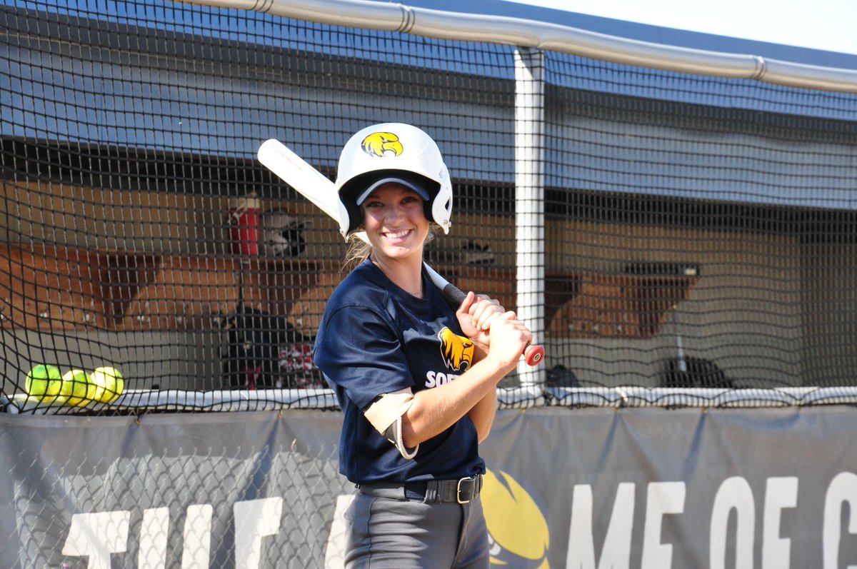 RVC_Softball's tweet photo. #NavyTeam 📸 https://t.co/5pfNP8PqvX