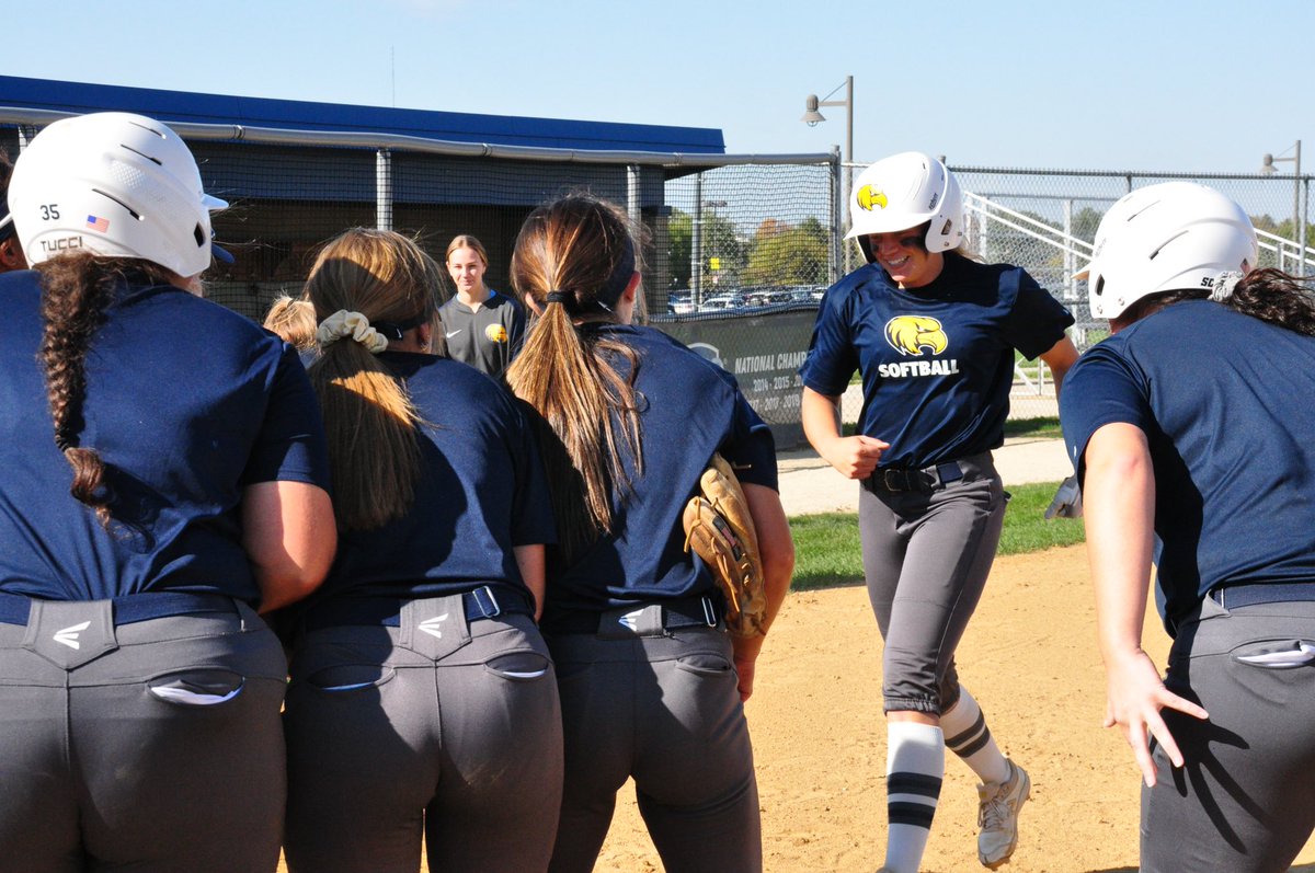 RVC_Softball's tweet photo. #NavyTeam 📸 https://t.co/5pfNP8PqvX