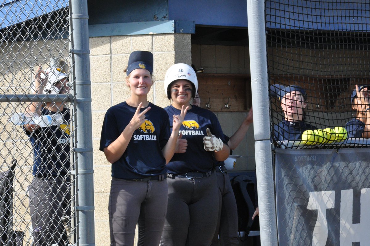 RVC_Softball's tweet photo. #NavyTeam 📸 https://t.co/5pfNP8PqvX