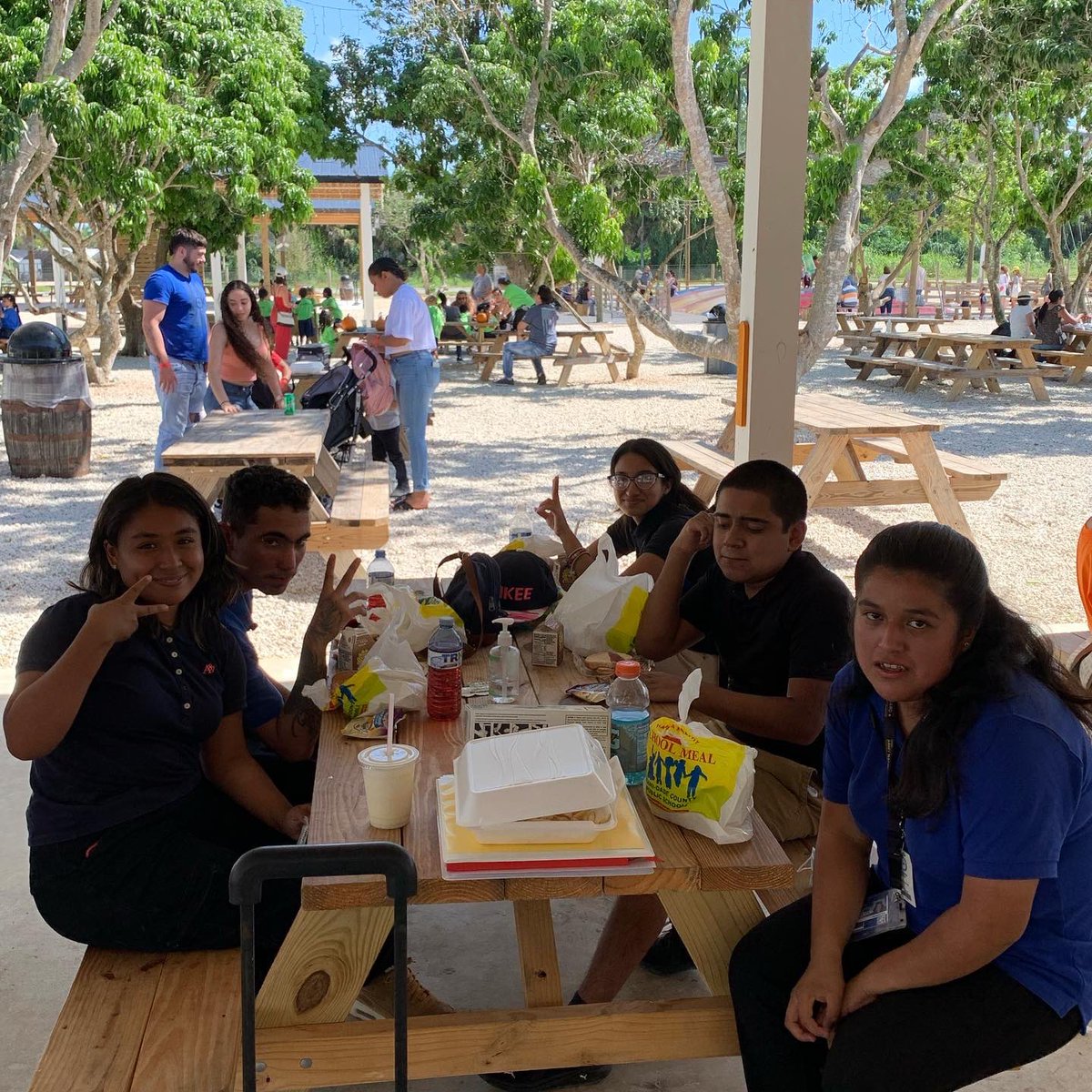 SouthDadeHS's tweet photo. The students in our IND classes learning and developing important life skills @TheBerryFarms . Student are learning different job responsibilities each week to be well-rounded for future employment. #INDependencebuilding #BUCNATION ๐ดโโ ๏ธ ๐ @MDCPS @MiamiSup @MDCPSSouth https://t.co/7uZmO7LkKI
