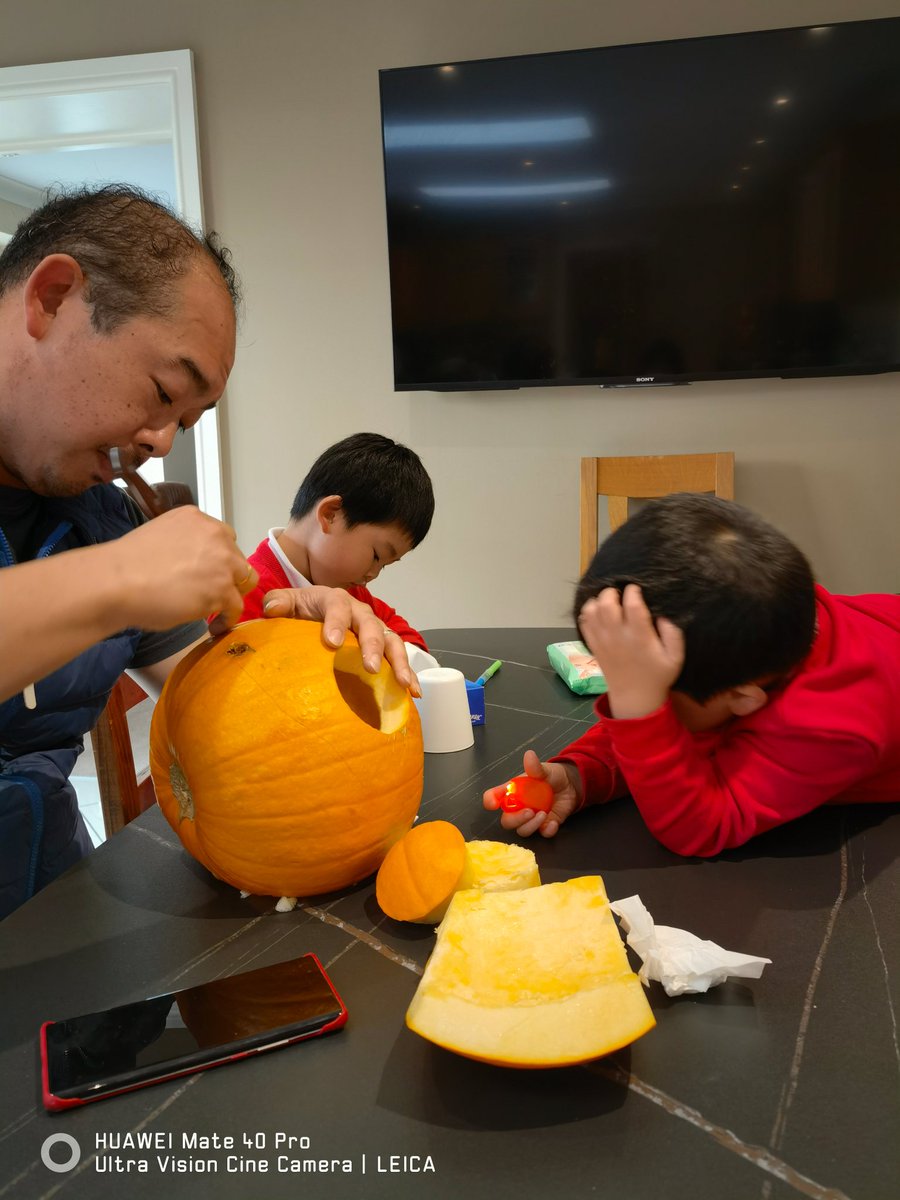 EveYifan's tweet photo. #AFSpumpkins Lucas(C4) named his pumpkin Scary and Arthur(C1) called his pumpkin Spiky because he's got a spiky nose :) @ArchibaldFirst https://t.co/X1dn9nIWgw