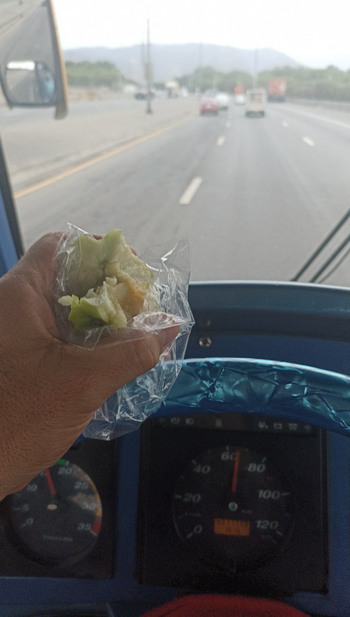 freddyonasisz's tweet photo. Mi humilde almuerzo. Soy el único #BUSETERO Que no tiene panza de #BUSETERO. Rodando desde las 5:00 AM hasta 22:00 PM. https://t.co/J9sCvSxLUw