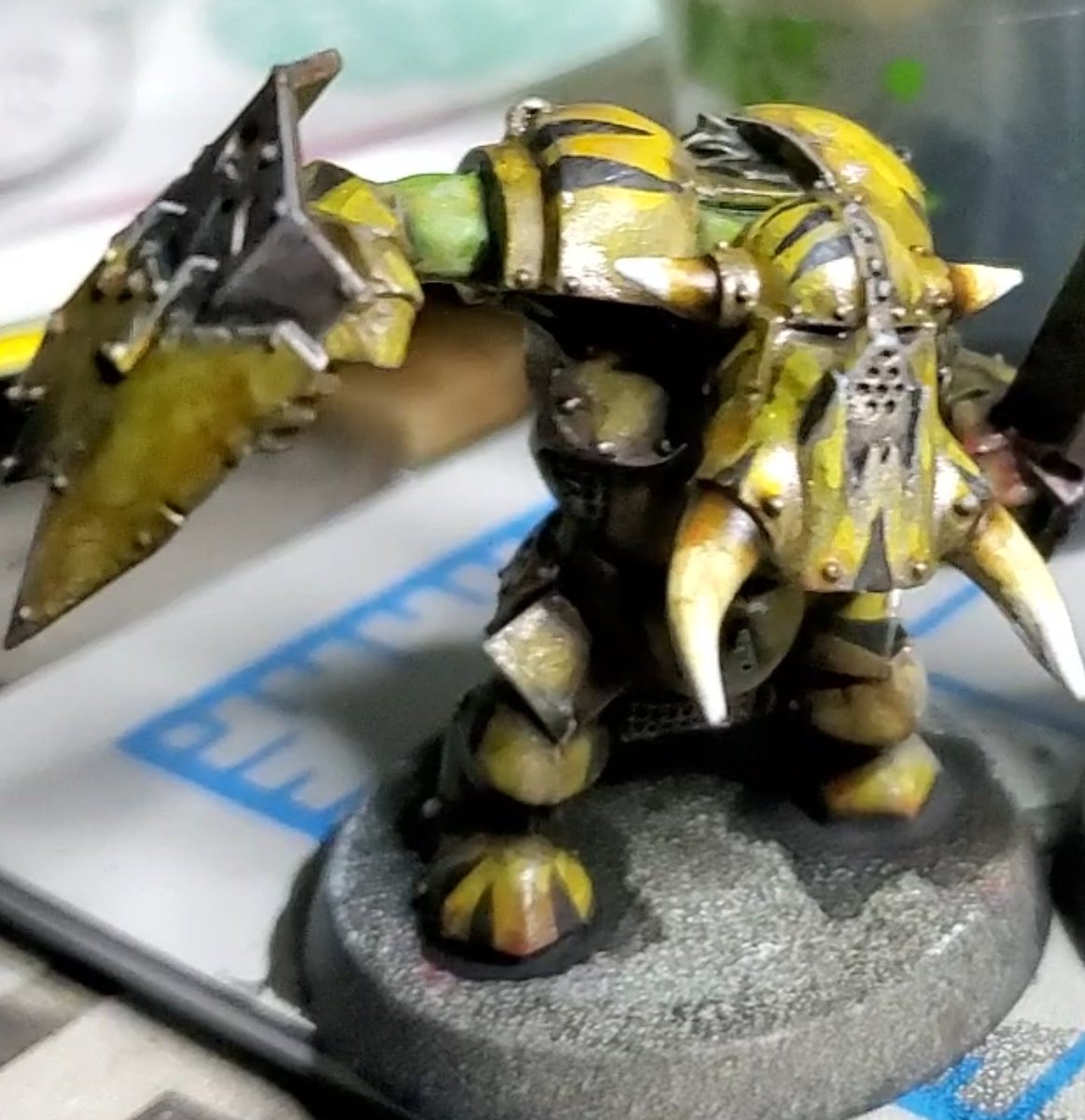 Zakkamania's tweet photo. Some wip shots of Some recent commissions worked up for a trade! Thanks yall - warclans looking nasty! #aoswarhammer #warhammer #warclans #greenskins #miniaturepainting https://t.co/zNyJMCws0p