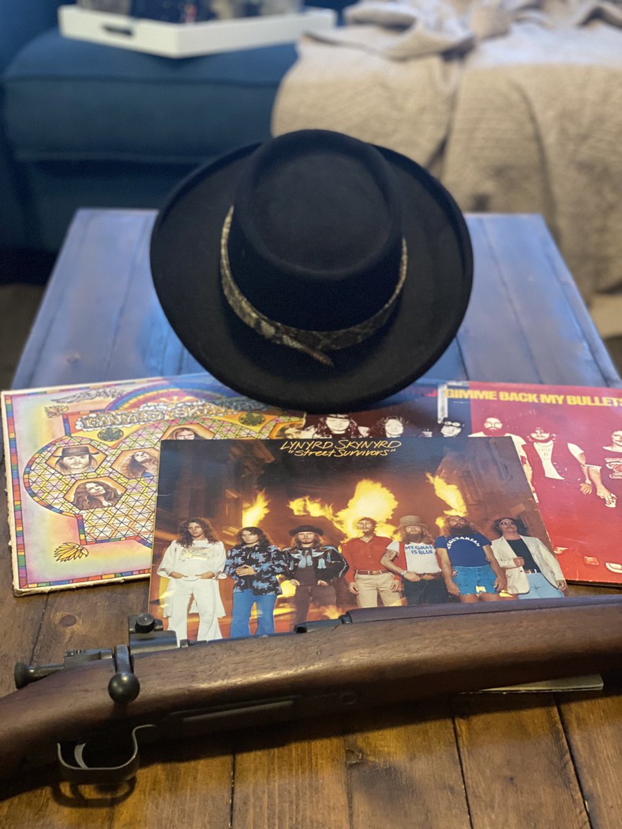 ApalachSound's tweet photo. RIP to the members of the greatest rock band of all time who died on this day back in 1977. Still my favorite vinyls ever. Also happy bday mom!! @Skynyrd #simpleman #swampmusic #southernrock #wasIrightORwrong #muscleshoals #fishing #hunting #texashatters https://t.co/XAc430xI4v