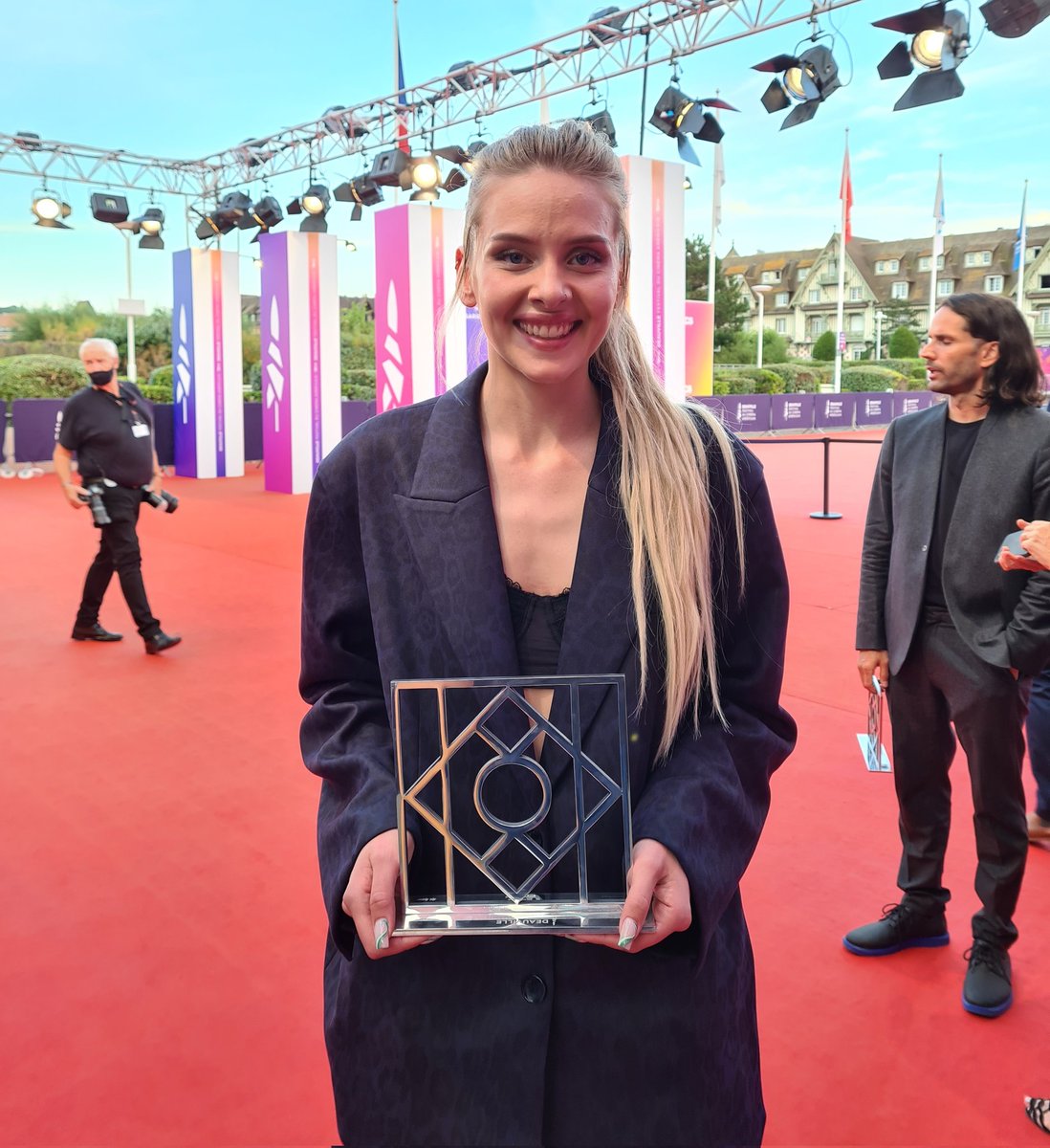 Sortie <a href="/thejokersfilms/">The Jokers</a> aujourd'hui : #PLEASURE, de Ninja Thyberg avec Sofia Kappel.

Énorme fierté d'accompagner ces deux femmes incroyables sur ce film génial, passionnant et important.

Foncez-y, vous ne le regretterez pas.