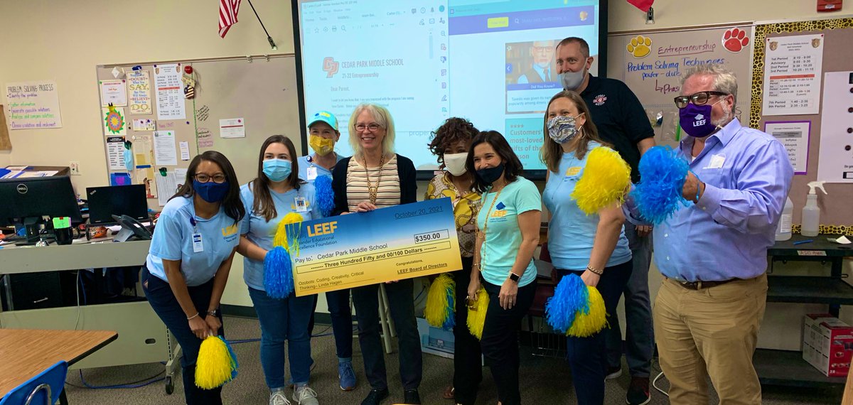 missaday's tweet photo. Super fun part of the day - a visit from the @LEEFStrong prize patrol! Congratulations, Mrs. Hagen. I can’t wait to see those Ozobots in action. #mycpms #1LISD @DrMorganLISD https://t.co/qdiwRLAyN9