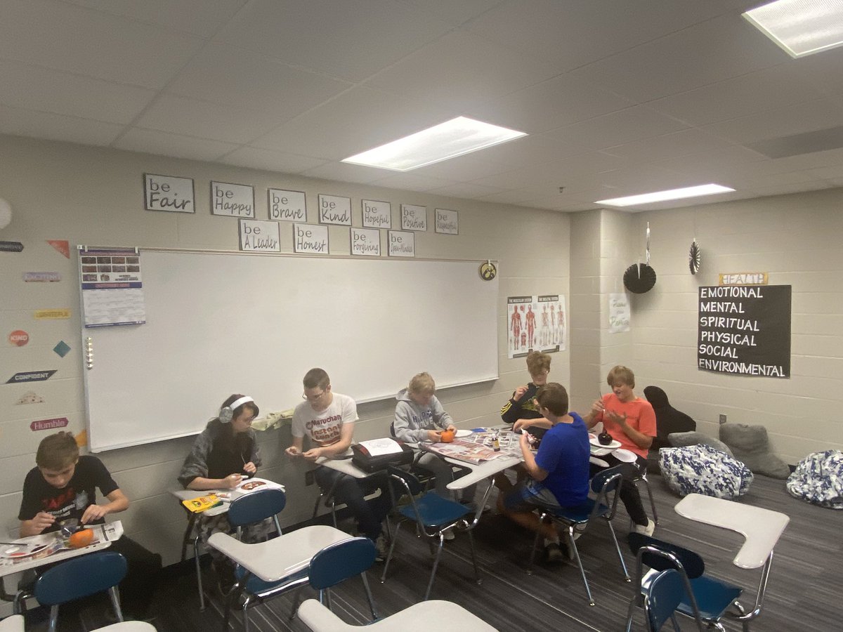 MrsDelaney4's tweet photo. The middle schoolers had fun in today’s Halloween 🎃 Enrichments.  #HLP https://t.co/45ODG6HzZm
