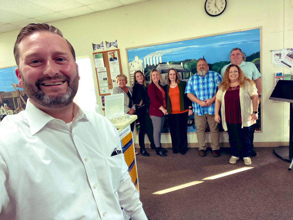 MardyLeathers's tweet photo. Wrapping up the day @JobsMoGov Park Hills Job Center with our great team who are doing amazing work to help our citizens connect to the workforce &amp; sustainable employment! #MOWorkforce @MODHEWD #wkdev https://t.co/haTgRaGHdb