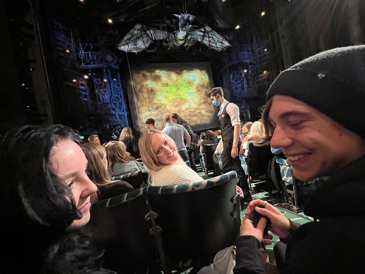 EA_expressive's tweet image. London Experience day 2 ends  by ‘Defying Gravity’ @WickedUK at the Victoria Apollo Theatre. There is a reason this show has been so ‘popular’ with audiences for 15 years: it is quite simply ‘wonderful’ . I think some of our students have been changed ‘for good’! @elizabethanac