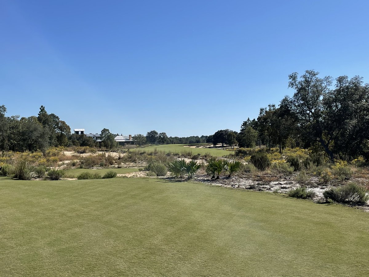 Andyb0930's tweet photo. Took a trip down to follow up with our @Turflux customer on their 2 new sprayers and got to enjoy some golf at the course.  #ohoopeematch #returningcustomer #viper4 #turncompensation https://t.co/klDIz4sJI7