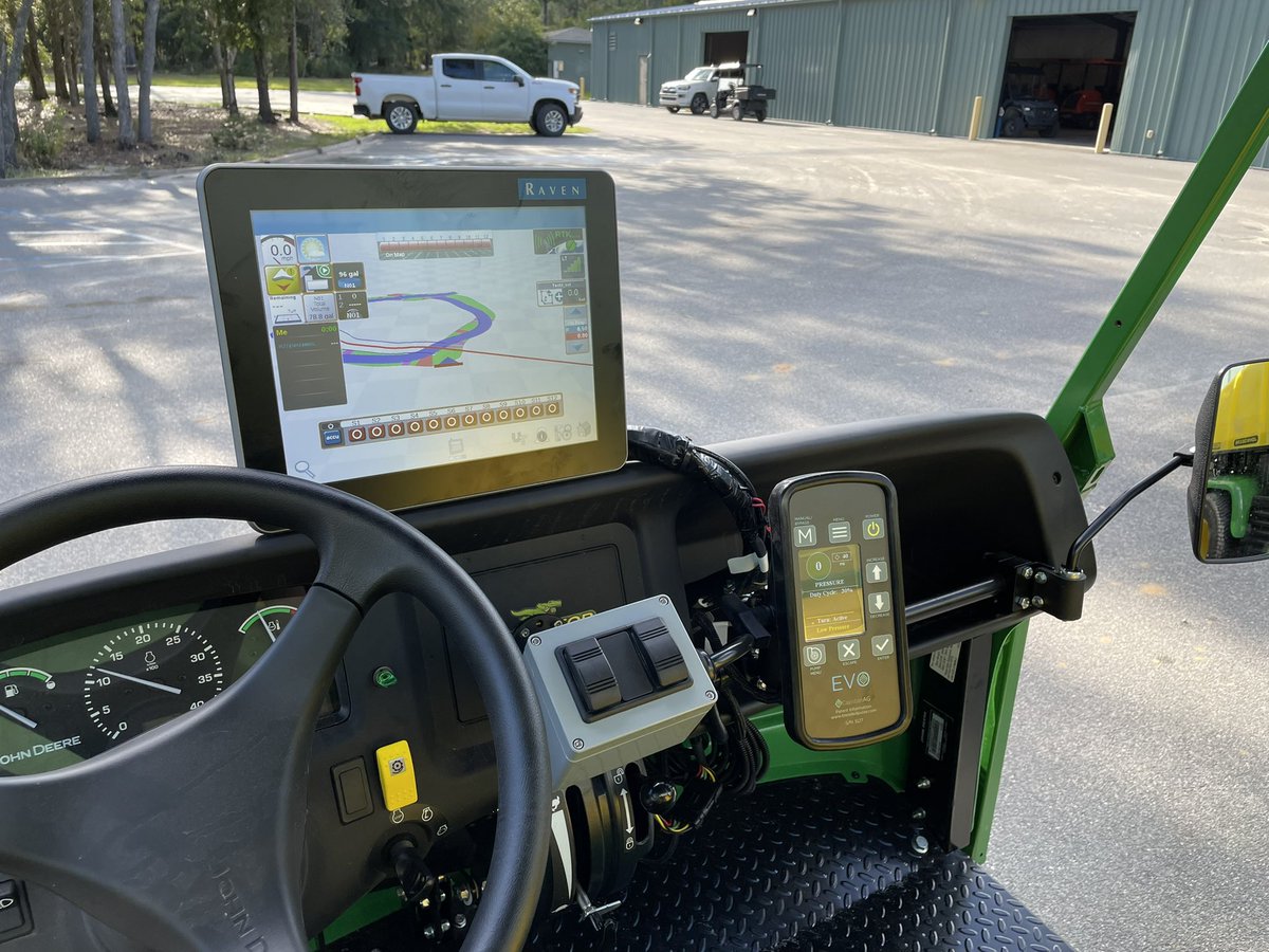 Andyb0930's tweet photo. Took a trip down to follow up with our @Turflux customer on their 2 new sprayers and got to enjoy some golf at the course.  #ohoopeematch #returningcustomer #viper4 #turncompensation https://t.co/klDIz4sJI7
