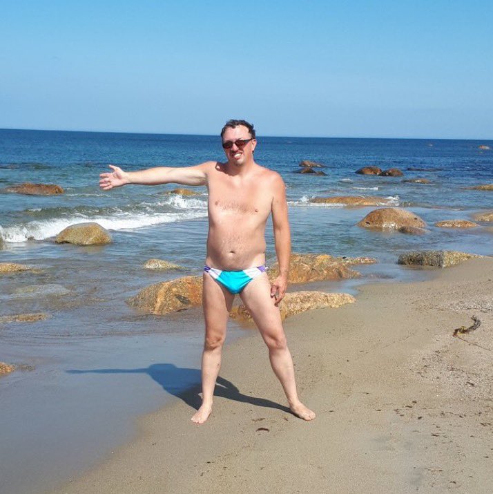 MovementSpeedo's tweet photo. @Raymond45158451 says โcome join me for a swimโ #beachspeedo #speedos #swimmer #speedoguy https://t.co/Us08IlVJwo