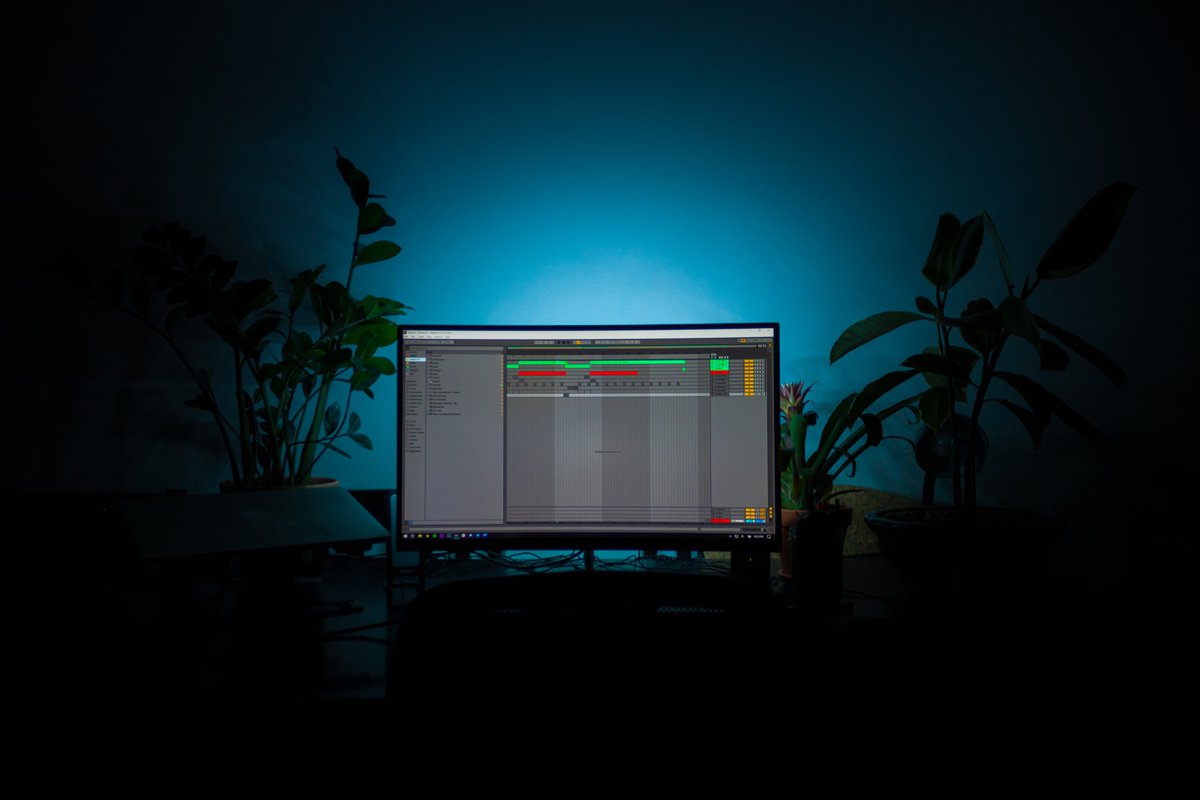 Point_Blank's tweet photo. Which is better, #abletonlive or #logicpro ?

Go off in the comments https://t.co/ReYTvD74tW