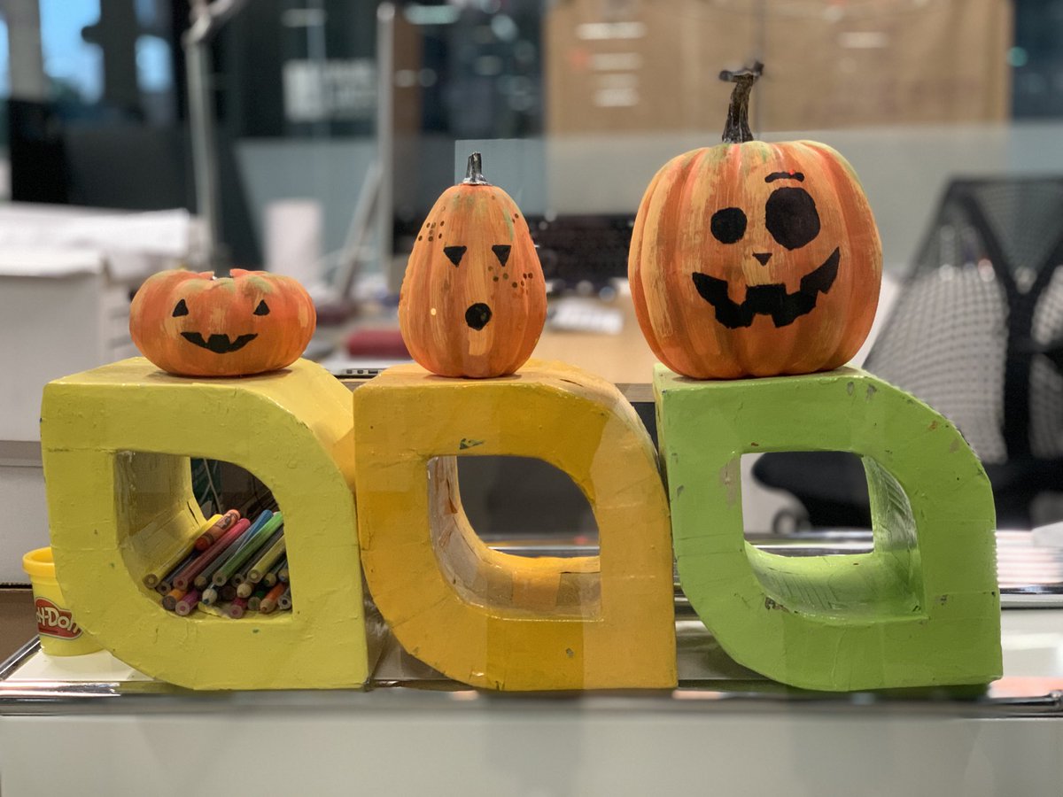 hello_motivf's tweet photo. New visitors at the office this week!
#jackolantern #whatsyourmotivf https://t.co/TBz7hgR911