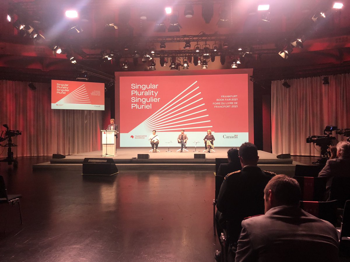 AndreaBoegner's tweet photo. Wer es verpasst hat … die Vielfalt der #CanLit lässt sich nicht nur erleben sondern auch erlesen 📚

Eindrücke der Canada Night auf der @Book_Fair #canadafbm2021 https://t.co/Z5kVknn68L