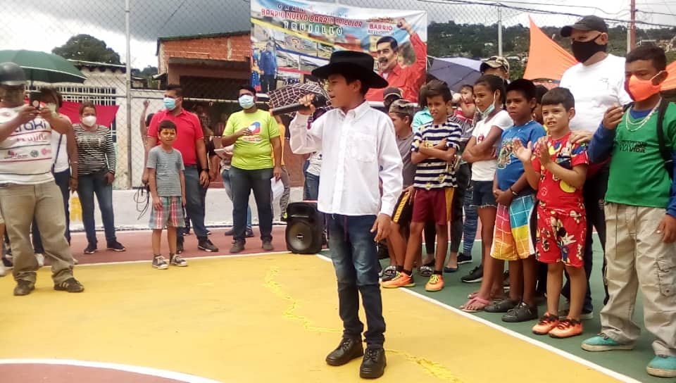 JPVTrujillo's tweet photo. #SomosPazYVida hoy #20Oct en el sector los Sin Techos del municipio Valera seguimos recuperando espacios para el #Deporte y la #Recreación @angiequintaPSUV la Candidata del Pueblo
Camilita Sulbaran y Jesús Rodríguez @MpvMuchachada @vargas_mimou @FunMovPazYVida1 @MPV_Trujillo https://t.co/XQFEI6aL6s