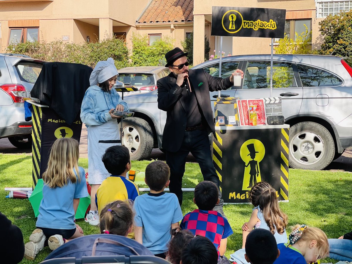 magiaedu's tweet photo. Magiaedu Show San Carlos de Apoquindo 
#jumbo
#lascondes
#magiaeducativa
#showdemagia https://t.co/2NQY6QOiDy