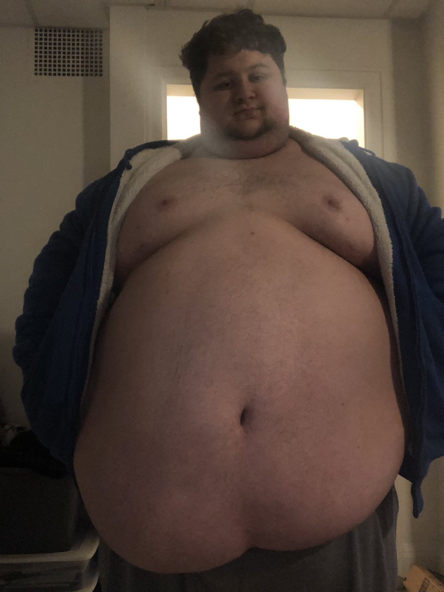 I could really do with some belly rubs #superchub #chub #grommr #gainer #fa...