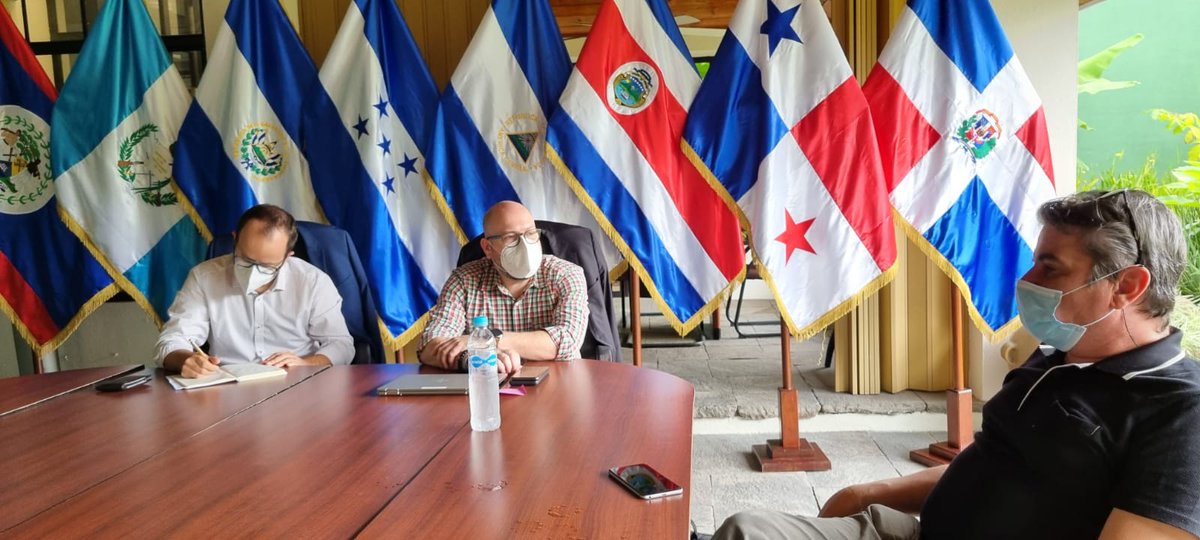 Reunión de la misión de <a href="/LUinNICARAGUA/">Embajada de Luxemburgo en Nicaragua</a> y #LuxDev con nuestro director ejecutivo a.i. para conversar sobre los componentes del programa de #EmpresarialidadFemenina que busca mejorar el acceso de mujeres empresarias a una oferta de servicios que reduzca las brechas de desigualdad.