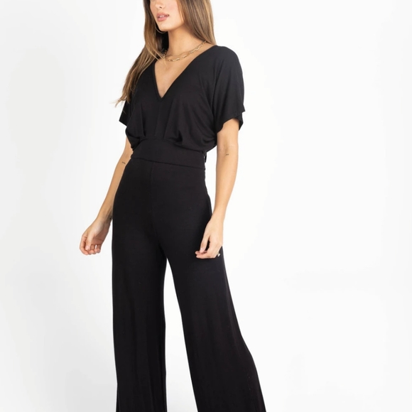 courttmitchh's tweet photo. So good I had to share! Check out all the items I'm loving on @Poshmarkapp #poshmark #fashion #style #shopmycloset #kittenish #kennethcole: https://t.co/iTaFSi8tU2 https://t.co/QQy0tF7pVA