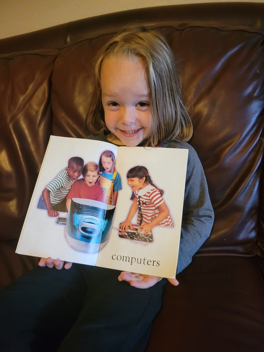 JoslynHazard's tweet photo. S: I don't know what that is
Me: A computer
S: Computers aren't that big, Mom! 😂 @GESEubank #GESShineOn https://t.co/0HzyD6gWQc