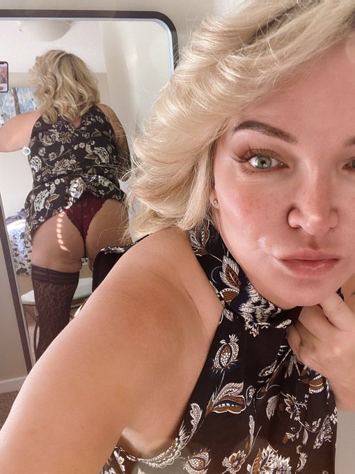 Quit sneaking in my room and peeking at me 💋 https://t.co/xBysdftujC<a href="/tag/cougar"class="tags"><span>#cougar</span></a><a href="/tag/stepmom"class="tags"><span>#stepmom</span></a><a href="/tag/olderwomen"class="tags"><span>#olderwomen</span></a><a href="/tag/onlyfans"class="tags"><span>#onlyfans</span></a><a href="/tag/nsfwtw"class="tags"><span>#nsfwtw</span></a>