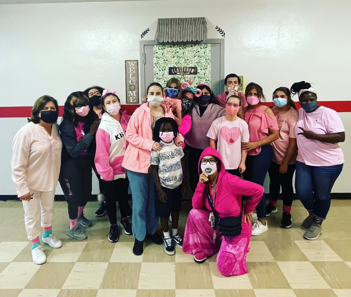 feeney_ivette's tweet photo. #BreastCancerAwareness #feeneysclass @CoralGablesSHS https://t.co/osL6piMtfK