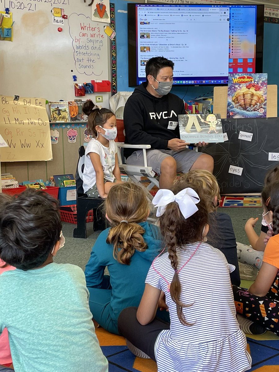 FSDAcaciaPandas's tweet photo. Kindergarteners love reading!! Especially when there is a mystery reader at school reading a favorite book. #acaciapride #fsdlearns #kinderreader https://t.co/PnKPuiRxy7