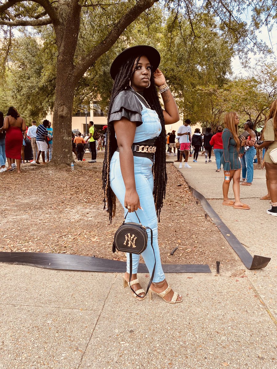 ImaniShanaee's tweet photo. Homecoming on the bluff🥵 #prettywednesday https://t.co/HrNXriEQtn