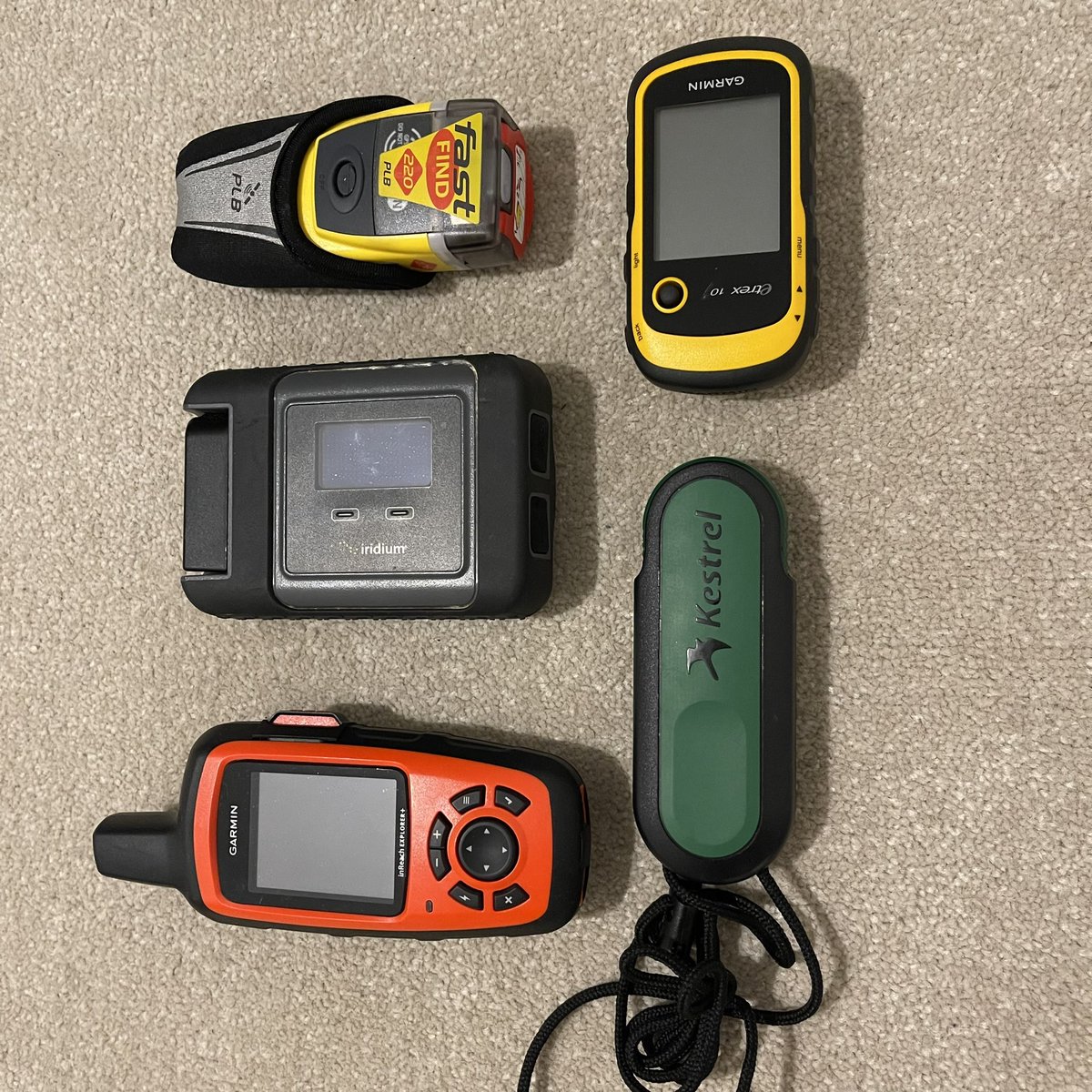 jredden's tweet photo. 7km on a cool evening. Plus a little rain to log my spirits at the end of the run.
.
Felt sluggish tonight.
.
Beautiful views to cheer me up. Including my gear check (equipment Iโll be using in Alaska
.
Happy now.
.
#7KMRun #Oxfordshire #CrossCountryRunning #Chinnor https://t.co/ObB14fCrhP