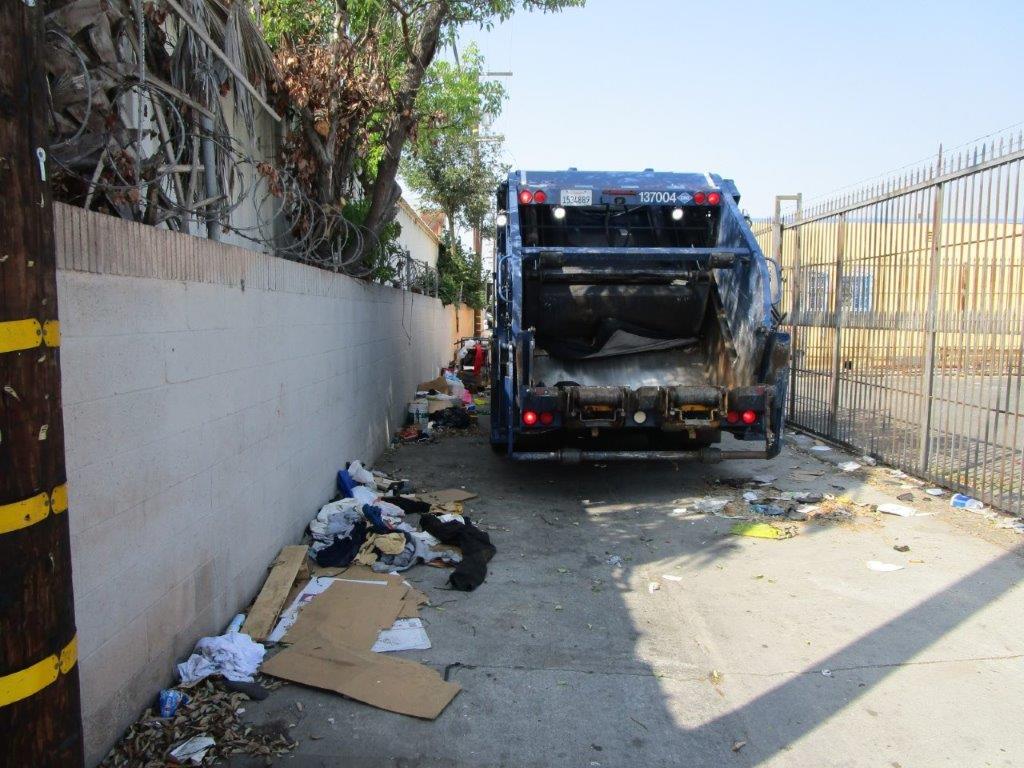 LBPublicWorks's tweet photo. In September, our #LBCleanTeam was completed over 2,600 requests for illegally dumped items, totaling up to almost 200 tons of trash out of #LongBeach! To report illegal dumping, call 📞 (562) 570-2876 or send us notification with the #GOLongBeach App. 📱 https://t.co/o4gzICalPK
