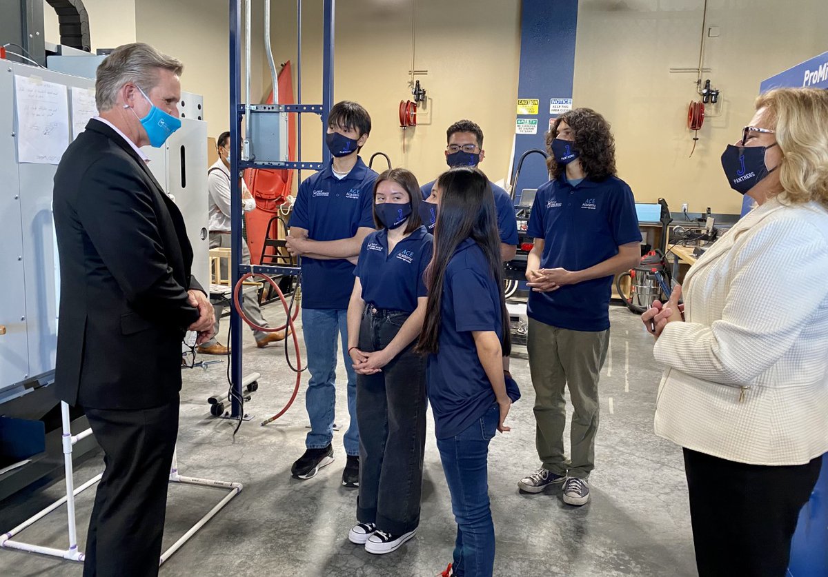 #PantherPride was the theme at today's ACE Academy partner launch with the Port of Long Beach. Together ACE Academy and POLB will develop the engineers of tomorrow! #ProudtobeLBUSD <a href="/linked_learning/">Linked Learning Alliance</a>