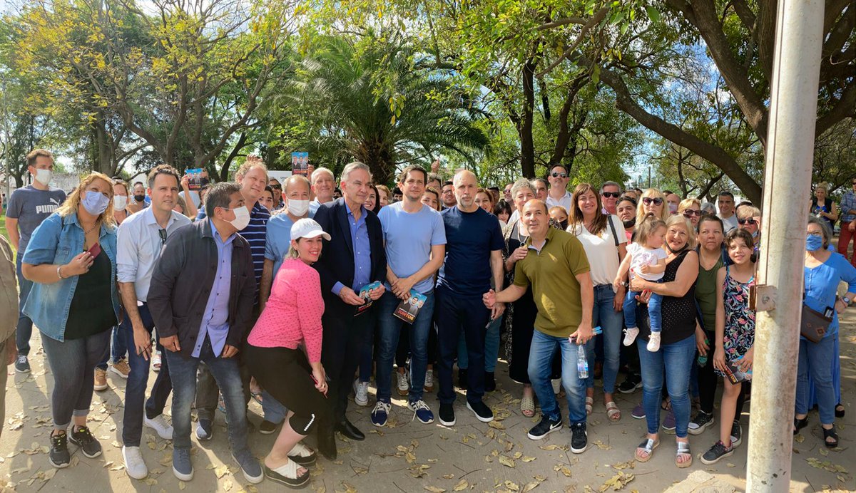 cambiozarate's tweet photo. Esta tarde nuestro candidato @nortoncovich y el presidente del Comité UCR local, @BordacharCarlos
estuvieron junto a @horaciorlarreta, Miguel Ángel Pichetto y @MarceloMatzkin compartiendo una recorrida por distintos puntos de nuestra ciudad.
#Juntos con #Manes  y #Santilli https://t.co/FGdCVYTbfd