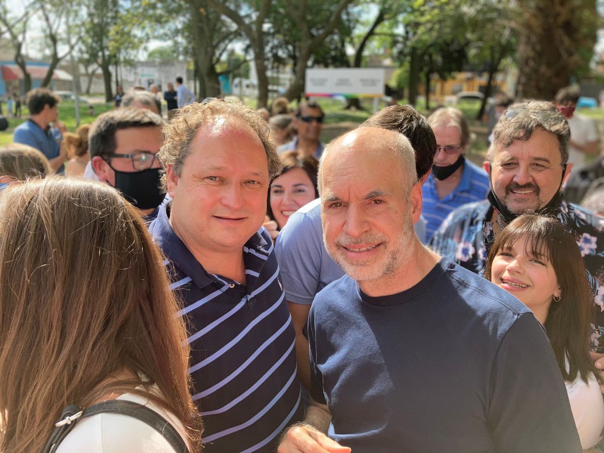 cambiozarate's tweet photo. Esta tarde nuestro candidato @nortoncovich y el presidente del Comité UCR local, @BordacharCarlos
estuvieron junto a @horaciorlarreta, Miguel Ángel Pichetto y @MarceloMatzkin compartiendo una recorrida por distintos puntos de nuestra ciudad.
#Juntos con #Manes  y #Santilli https://t.co/FGdCVYTbfd