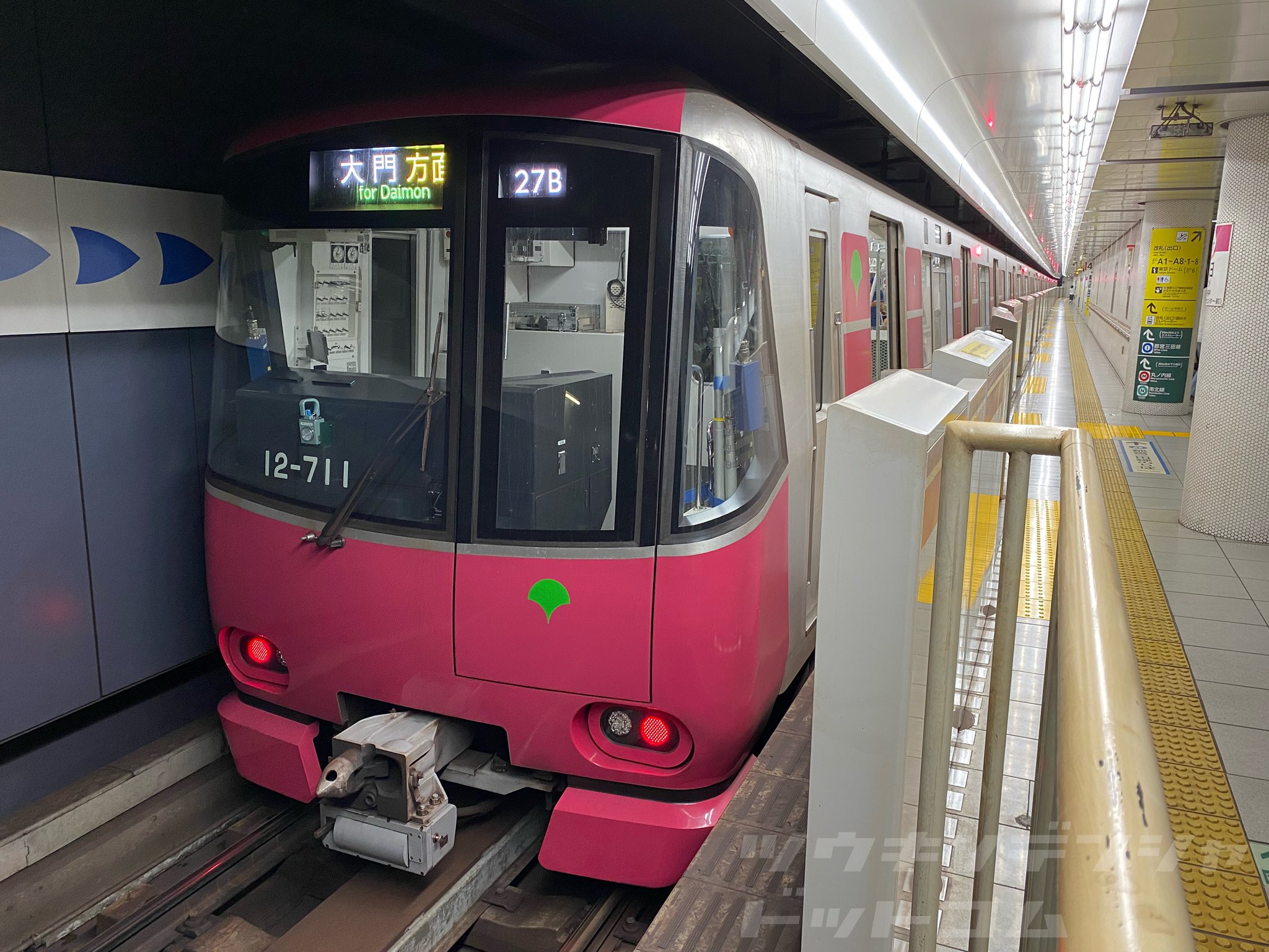 都営大江戸線 12-000形 車内形式板 12-156 2020年度廃車