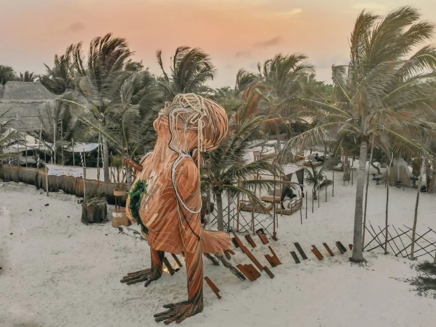 Revista_Yucatan's tweet photo. #Tulum y su nuevo parque de esculturas gigantes ✨

El hotel Ahau abrió este 15 de octubre un parque temático de esculturas gigantes dentro de sus instalaciones. Visita este Pueblo Mágico y no te pierdas sus principales atractivos.

¡Todos los detalles!👉 https://t.co/zH7bVqRz9y https://t.co/ep7kQjsSZI