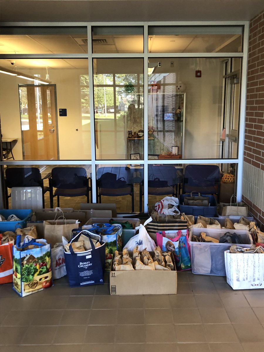 RFerri11's tweet photo. Our 6th grade homeroom set a goal to make 300 lunches to feed those in need at Trenton Area Soup Kitchen. We proudly surpassed that goal and made 324 lunches! Such an amazing group of kids! #councilrock #goodnoe @N_Crawford1 @fraser_robert https://t.co/SgTNNw63ML