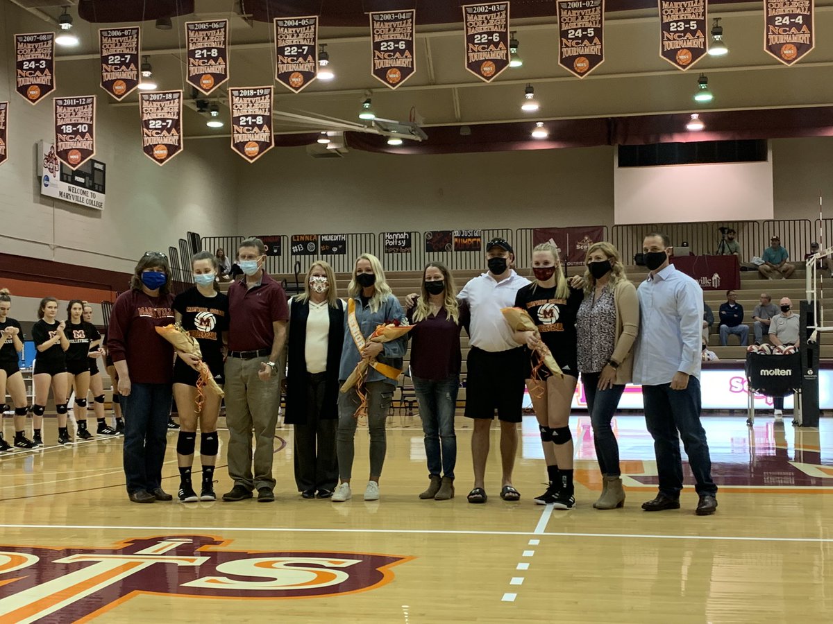 We love our seniors!!❤️🧡
 
Meredith Bonee #6
Hannah Potts #10
Linnea Liebert #13