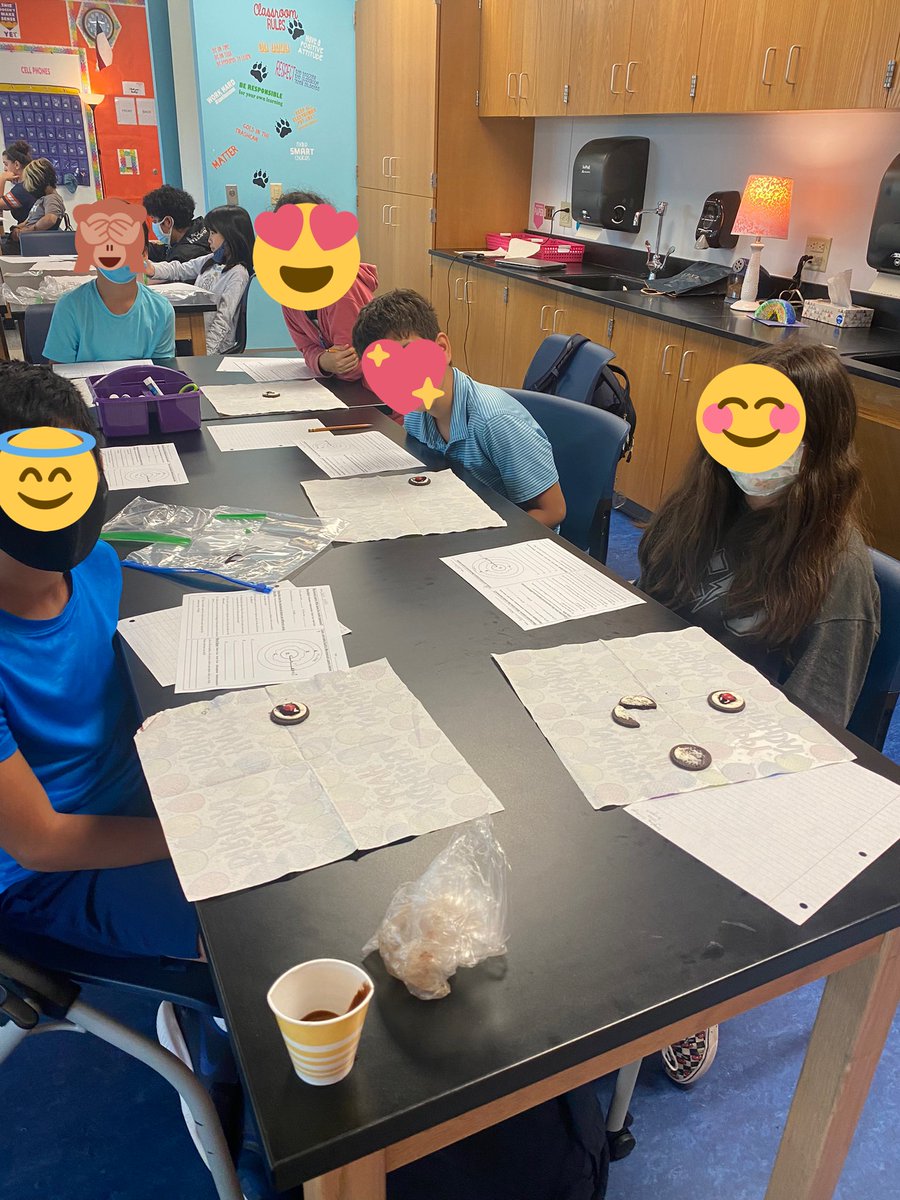 CoachMara327's tweet image. Today we got to do our Earth Layers lab in class! Kids LOVED it! @CSASBISD @SBISDEdTech  @sbisd_science #earthlayers #oreolab